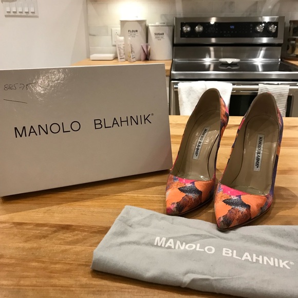 Manolo Blahnik BB Pump in Printed Satin - Picture 2 of 3